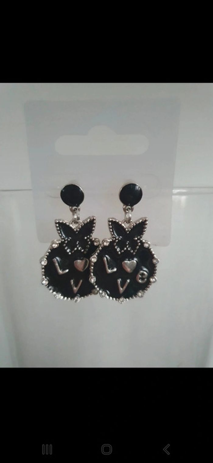Boucles d'oreilles.