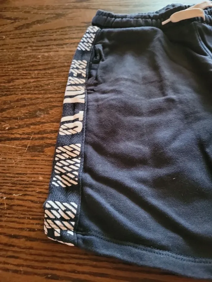 Short bleu marine - photo numéro 2