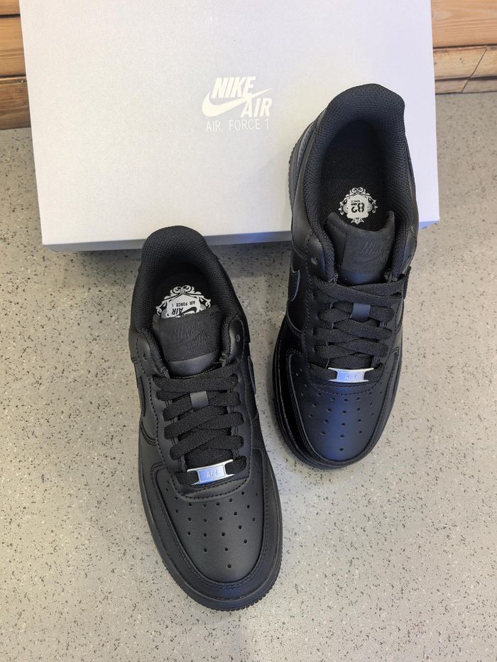 Nike Air Force 1 triple black taille:37.5 - photo numéro 2