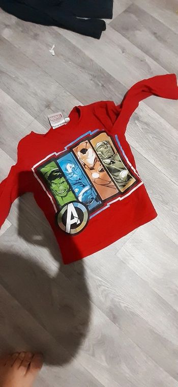 Haut manches longues avengers 4 ans