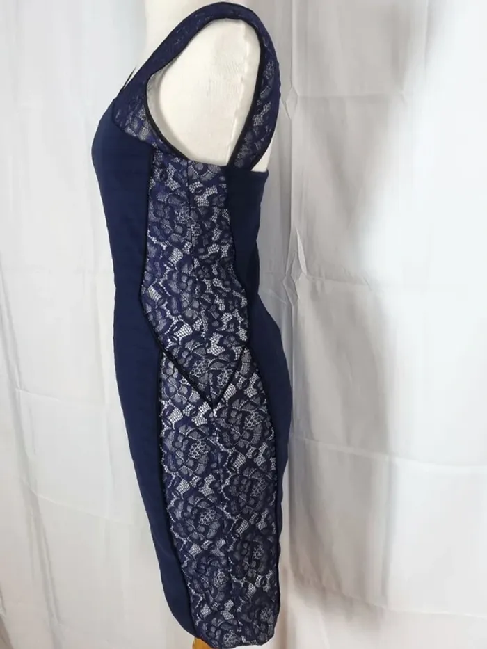Robe courte Guess sans manche Bleu nuit dentelles détails dos XS-34 - photo numéro 3