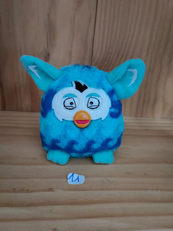 McDonald's 2014 peluche Furby waves