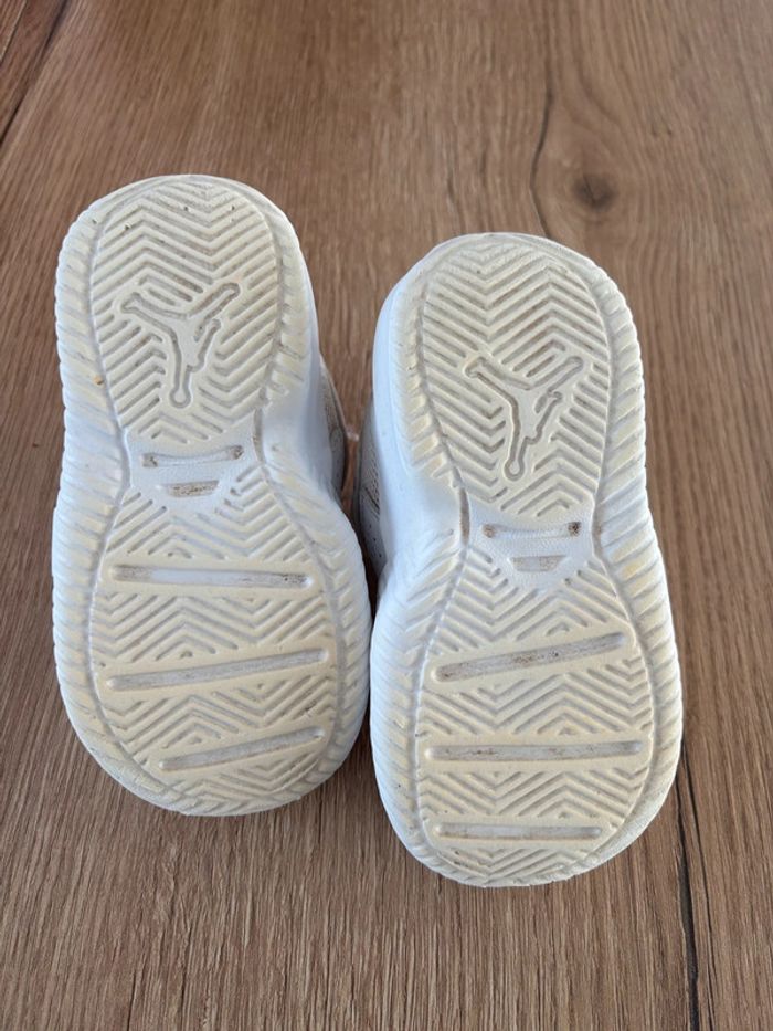 Nike Jordan blanc rouge 23,5 - photo numéro 3