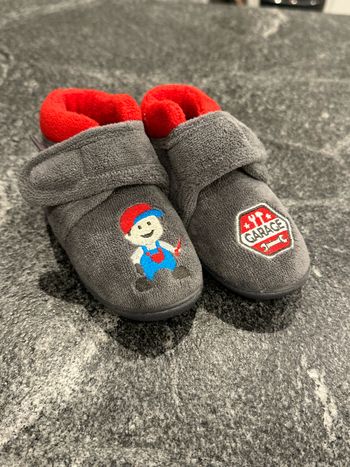 Chaussons isotoner neuf sans étiquette taille 22
