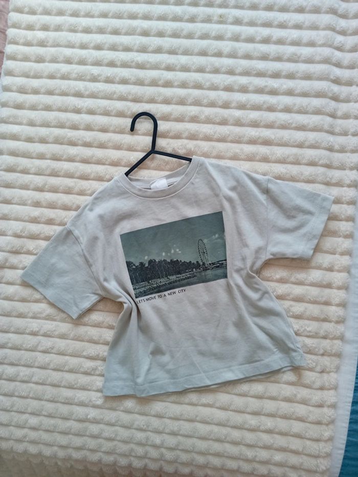 Tshirt épais fille 6/7ans Zara 🩶🌼