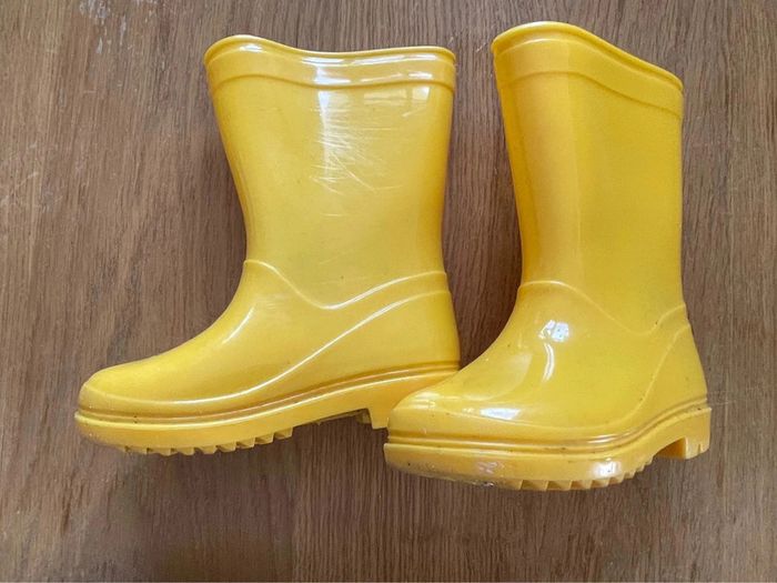 Bottes de pluie jaunes 24/25 - photo numéro 2