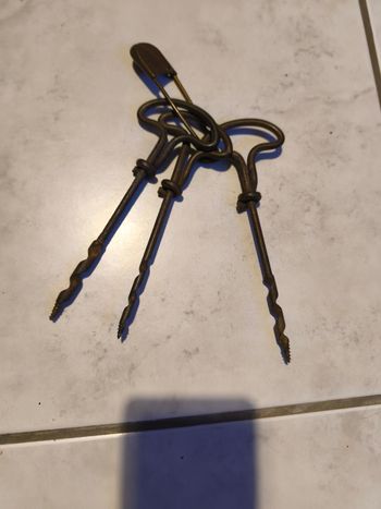 Lot De 3 clés anciennes en métal avec numérotation Nº 1710.