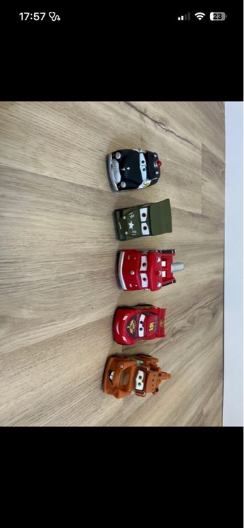 Figurine cars