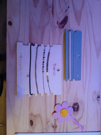 Bijoux lot neufs avec étiquette.