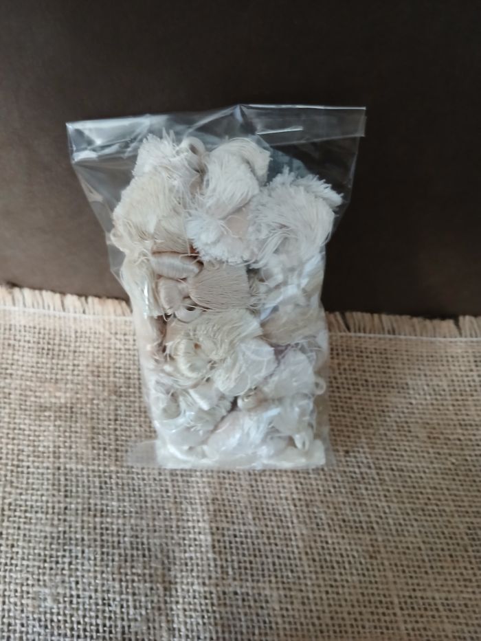 Lot de 50 pompons blanc crème - photo numéro 4