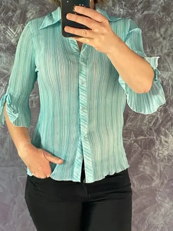 Superbe chemisier bleu ciel original 40