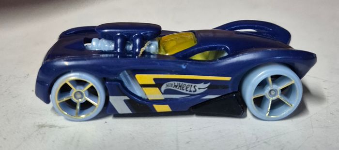 Hot Wheels BDY13 fantasy car voiture miniature bleue - photo numéro 3