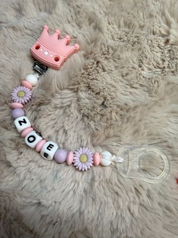 Attache tétine couronne 