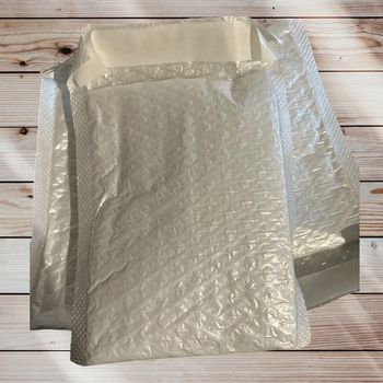 Lot de plus de 100 enveloppes à bulles 13x15cm