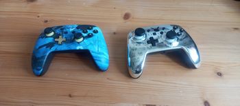 2 Manettes Nintendo 