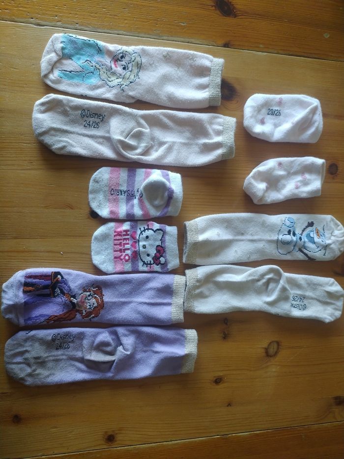 Lot chaussettes, collants, pantoufles, gants 23-26 - photo numéro 3