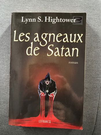 Livre: les agneaux de satan- Lynn S.Hightower comme NEUF