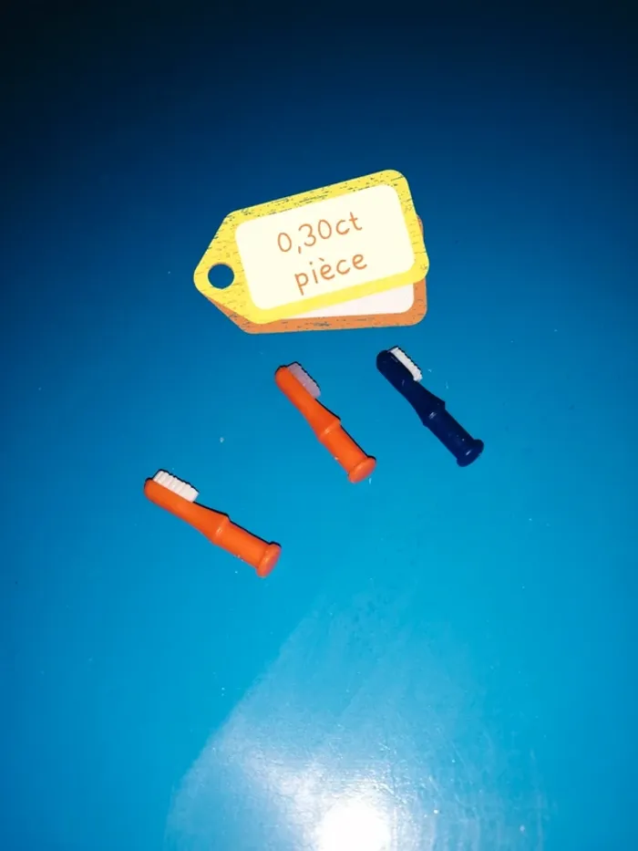 Thème* accessoire / brosse à dents - sèche cheveux - brosse - photo numéro 2