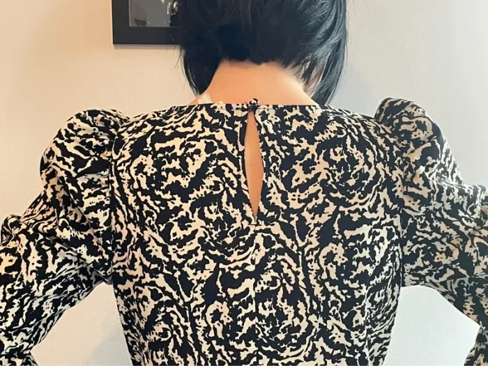Robe mi longue chic noire et blanche manches longues - photo numéro 2