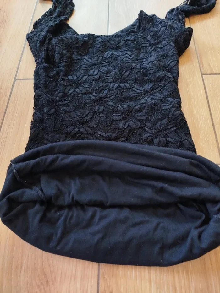 Robe noire à dentelle Taille XS - photo numéro 4