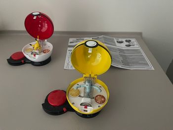 Pokeballs Pokémon interactives + figurines (Pikachu et Machoc)