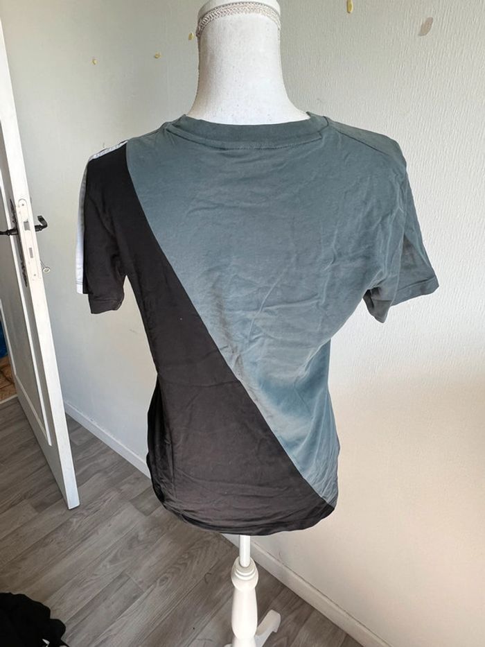Très beau t shirt adidas 40 - photo numéro 3