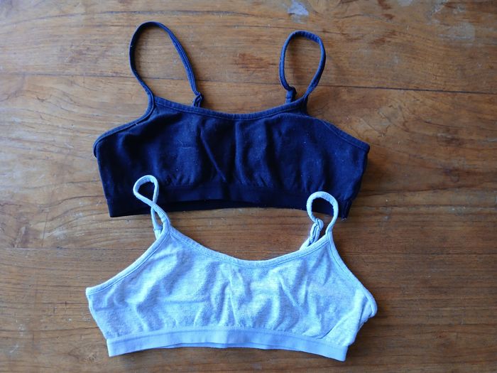 2 brassières