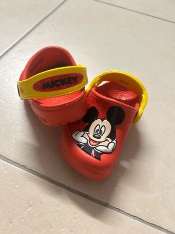 Crocs Disney Mickey rouge enfant taille C6 soit 22-23 EU