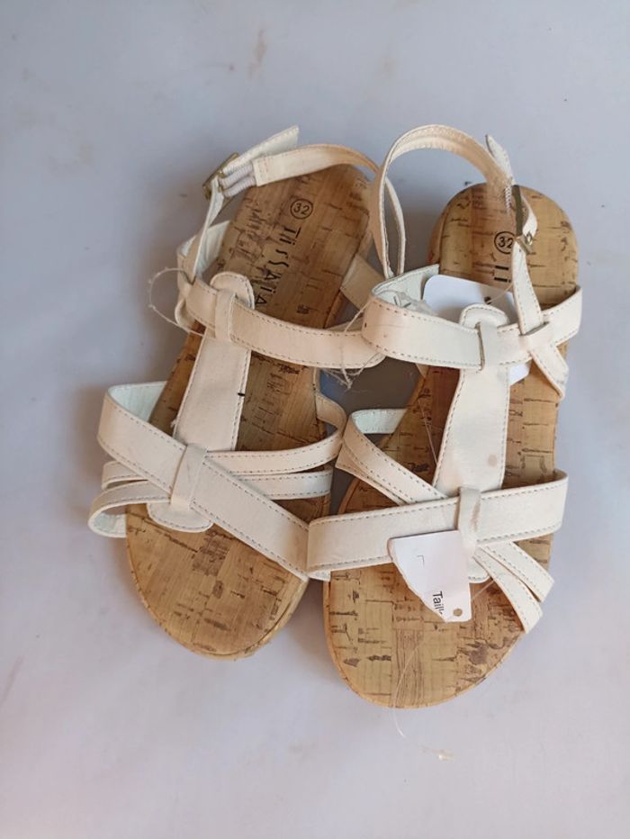 Sandales blanches taille 32 - photo numéro 2