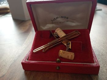 Boutons de manchette et épingle à cravate vintage