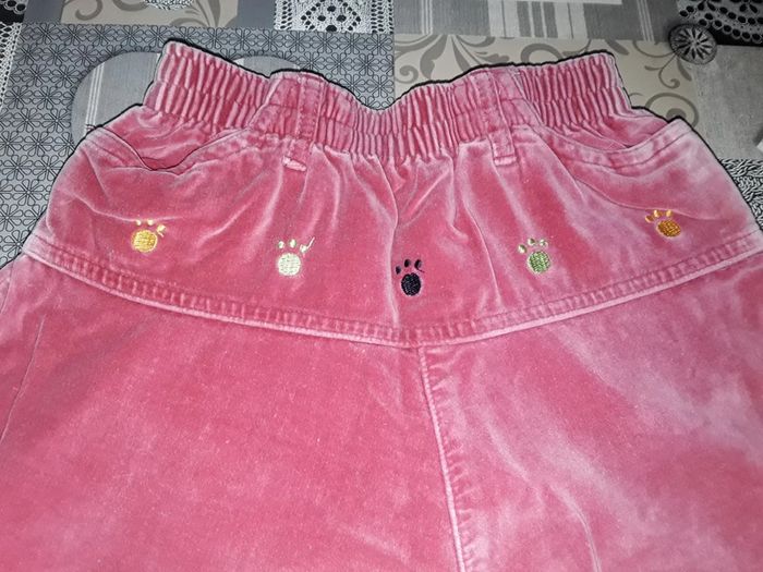 🔮 Jupe en velours rose en 8 ans 🔮 - photo numéro 2