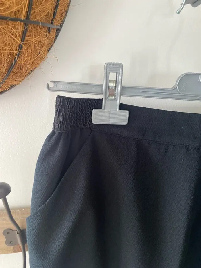 Jupe noire Taille 42 - photo numéro 2