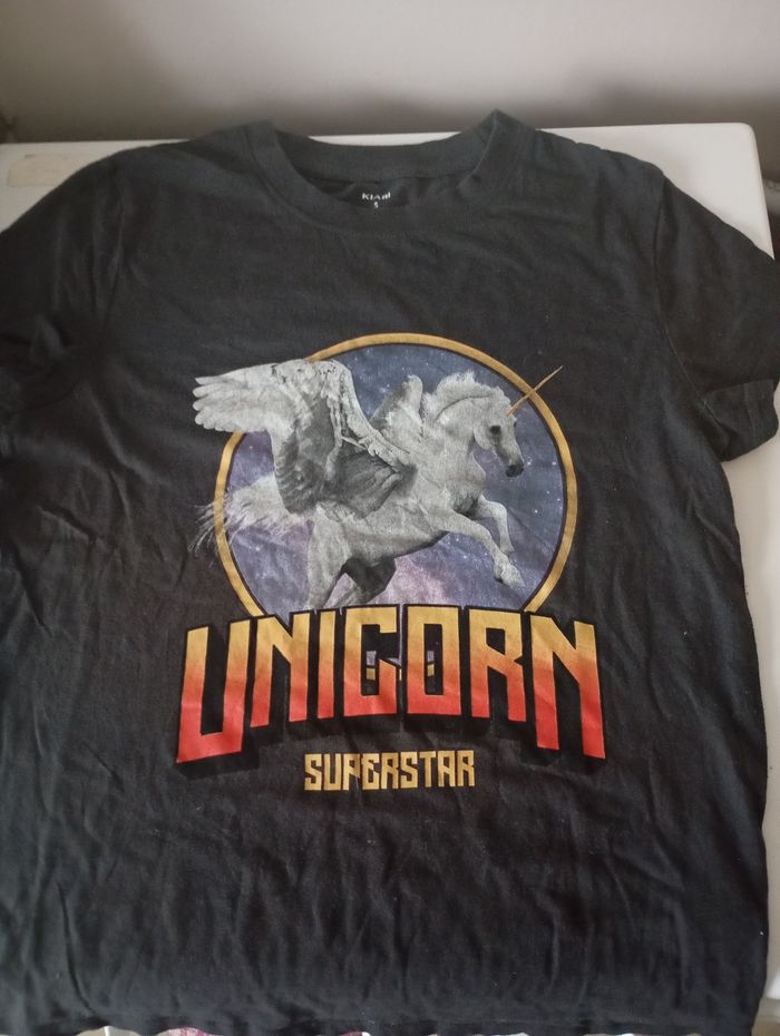 Tee shirt,taille 36/S,manches courtes,coton gris foncé et motif coloré , Kiabi. Parfait état - photo numéro 2