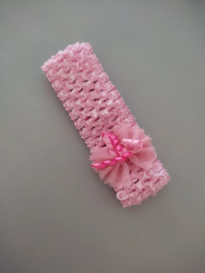 Bandeau rose avec fleur