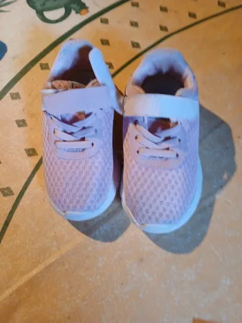 Basket fille t26 neuve