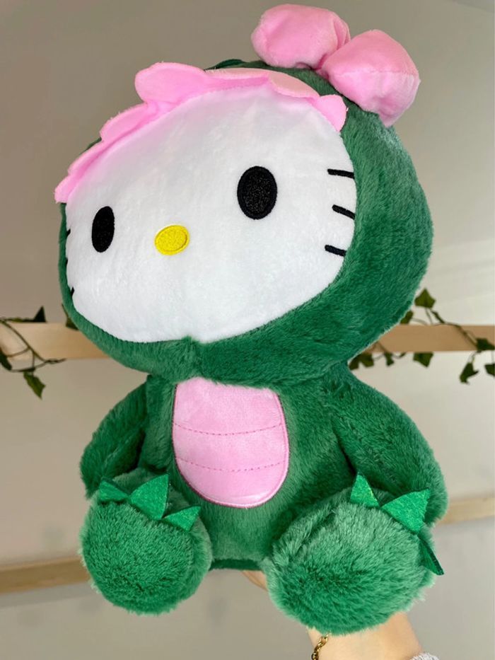 Peluche Sanrio Hello Kitty dinosaure - photo numéro 3