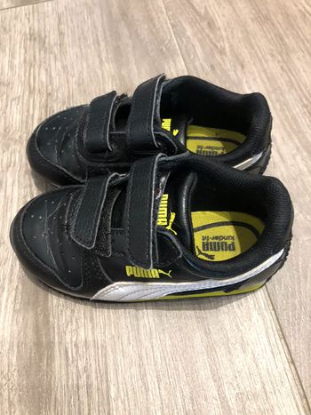 Baskets Puma noires taille 23