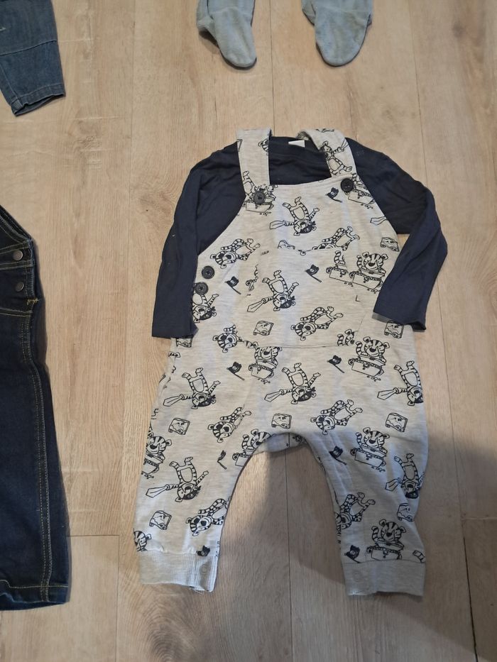 Lot d'ensembles 9 mois neufs et tbe garçon - photo numéro 2
