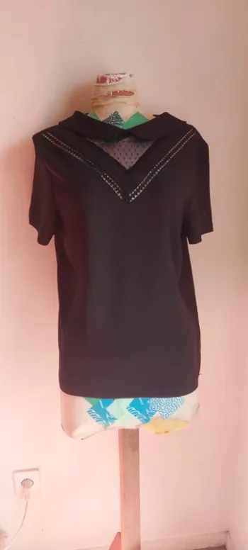 Haut noir chic Kaporal, Détails en dentazlle et col Claudine taille L, neuf