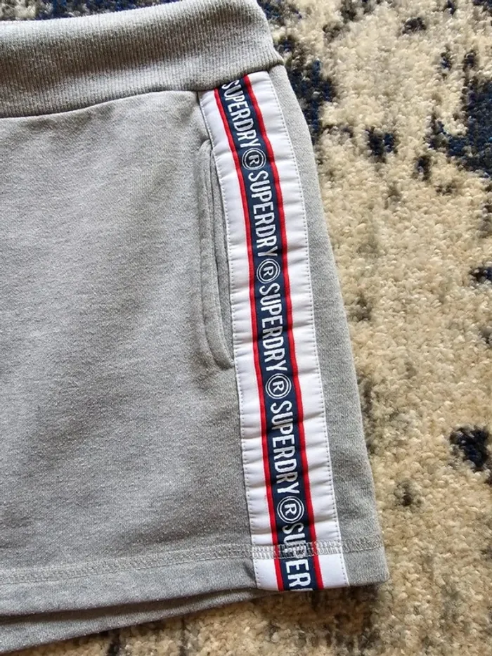 Short Superdry Gris Chiné Taille 40 - Sportswear Chic - Parfait Été - photo numéro 3