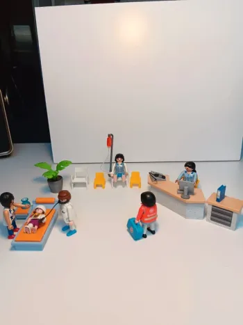 Lot figurines playmobil accueil service des urgences