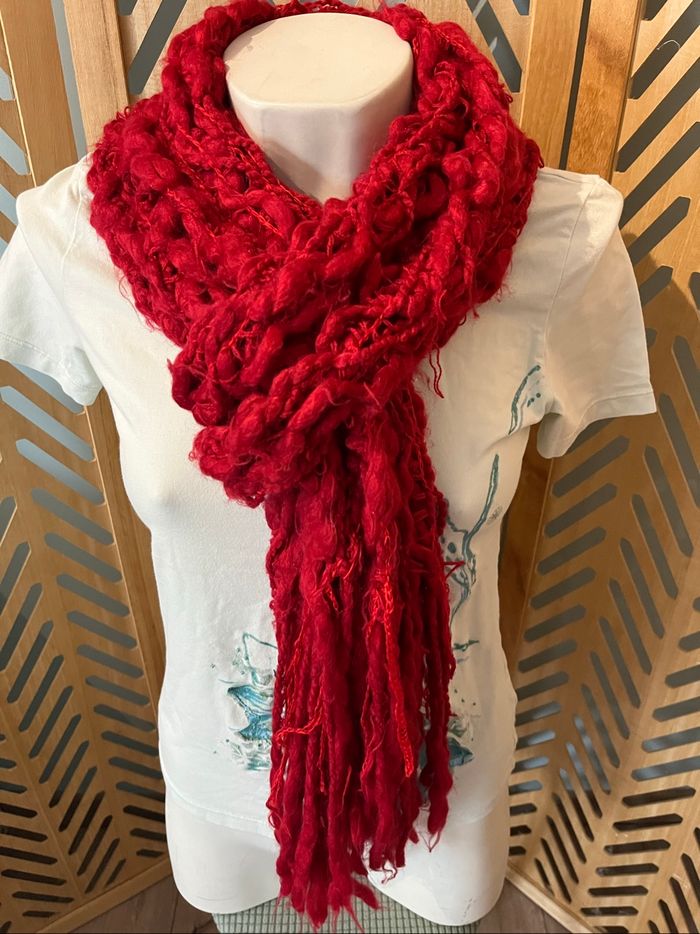 Écharpe rouge 🧣
