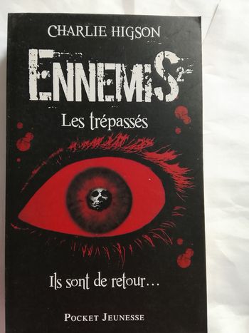 Ennemis. Les trépassés. Charlie Higson