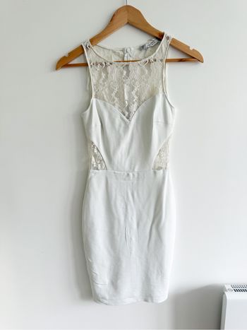 Robe moulante blanc avec dentelle crème Zara trafaluc taille 36 S
