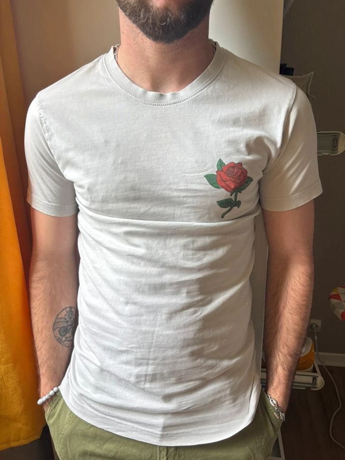T shirt blanc motif rose