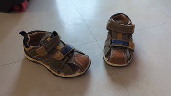 Chaussure ouverte taille 22