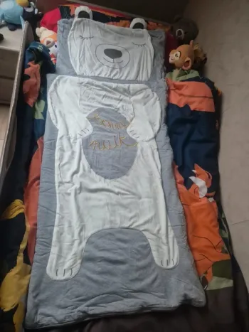 Sac de couchage enfant vertbaudet blanc et gris motif ourson en parfait état