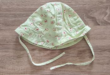 Chapeau / Bob bébé vert amande motifs poussins - 3 mois