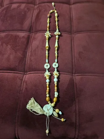 Collier bohème en bois, perles et coquillages - Inspiration ethnique chic