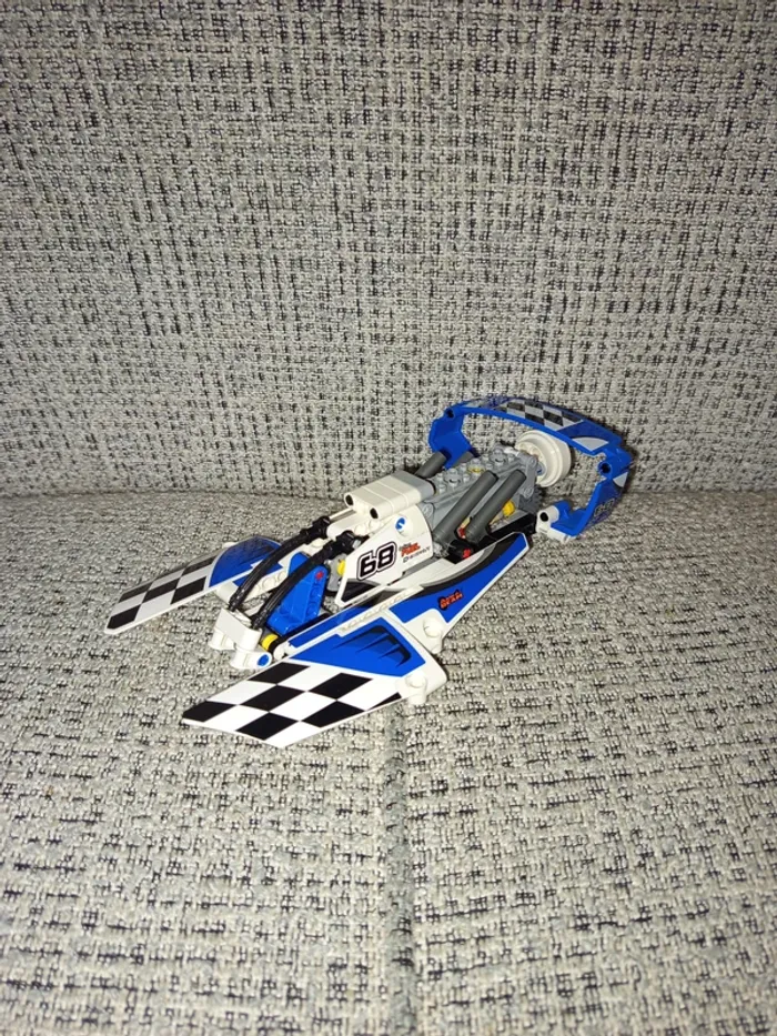 Lego Technic 42045 - Hydroplane Racer - photo numéro 2